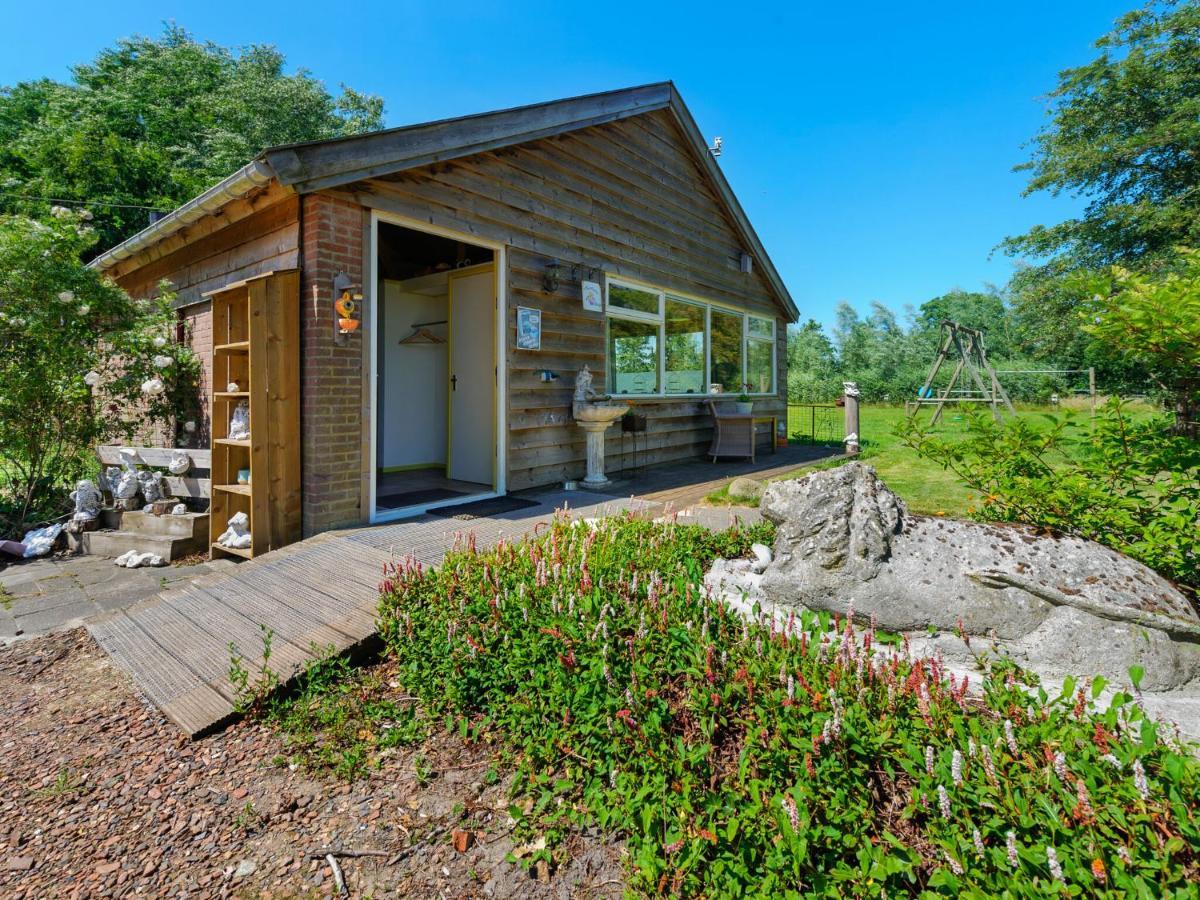 Enticing Holiday Home In Eastermar Near Burgumer Mar Lake Hoogzand Exterior photo